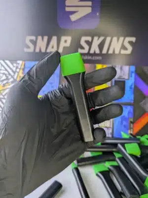 Application tool for vinyl skin to smooth out the corners and seal the edges